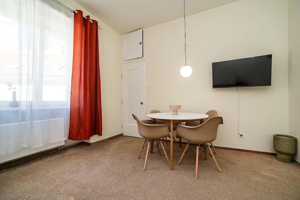 Modern, Bright In A Great Location Apartment Prague